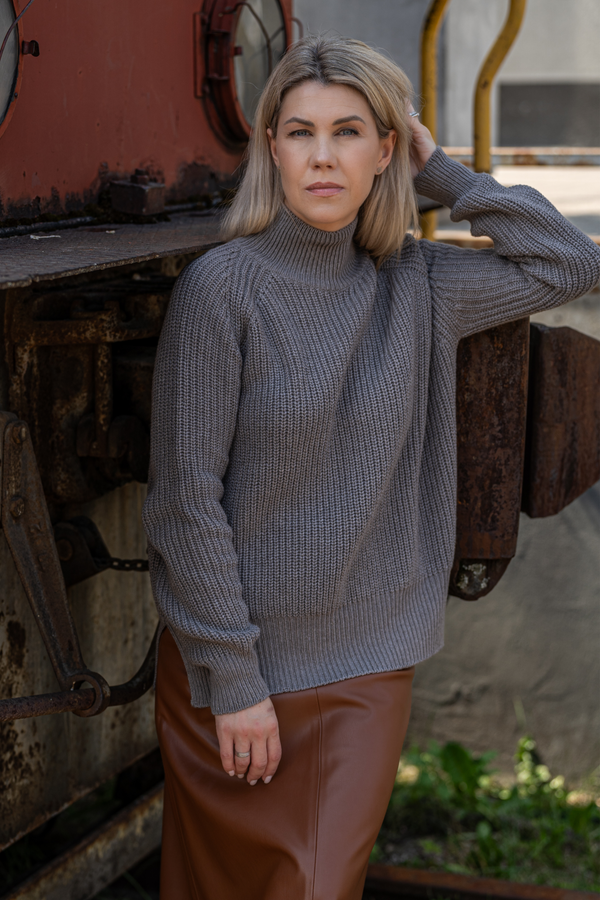 Grey ribbed high neck sweater 