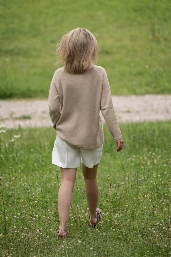 Lightweight beige sweater with round neck