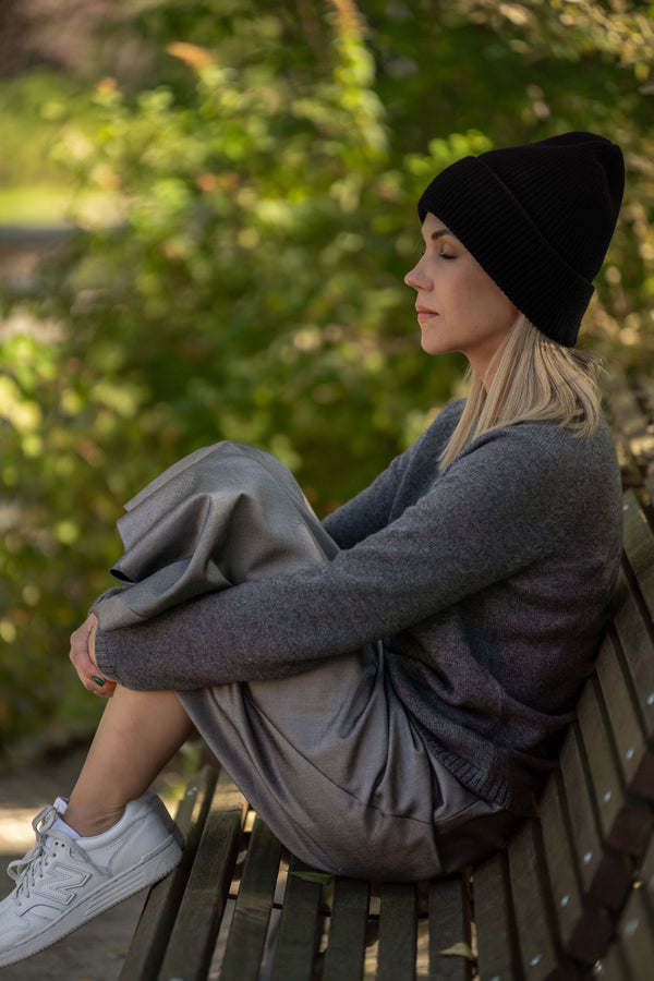Black double fold columns hat
