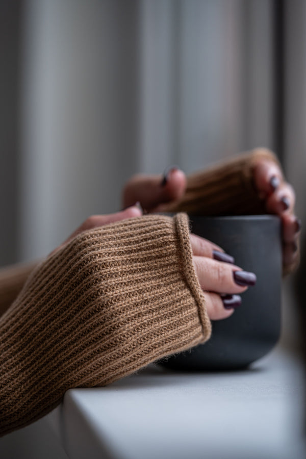 Camel fingerless gloves