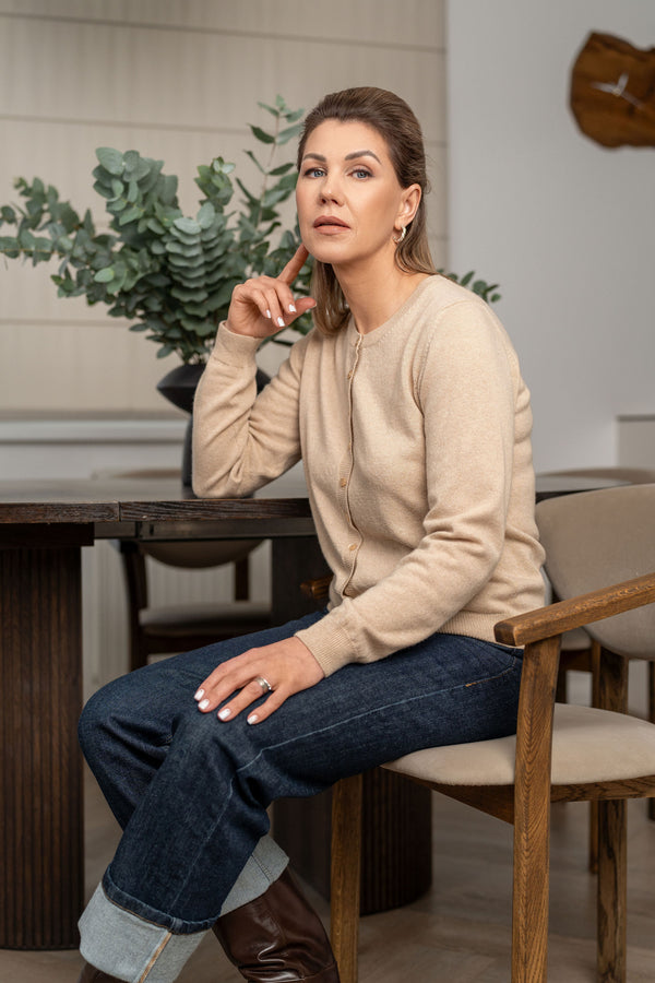 Lightweight knitted cardigan with buttons