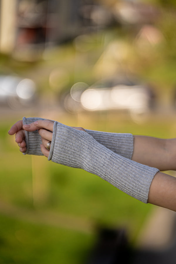 Light grey fingerless gloves